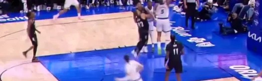 班凯罗快攻反击强硬上篮打进，个人首节5投4中砍下9分